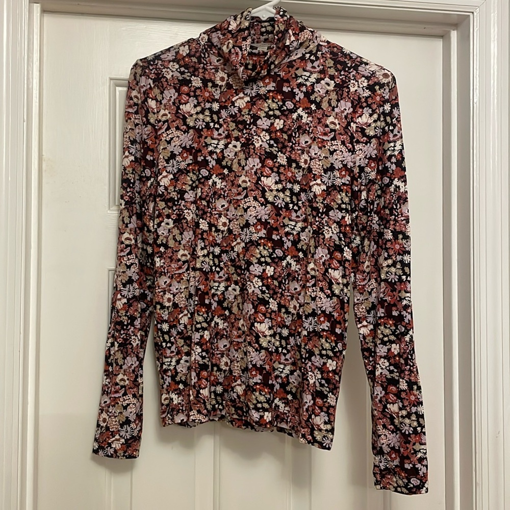 Loft Turtleneck size M